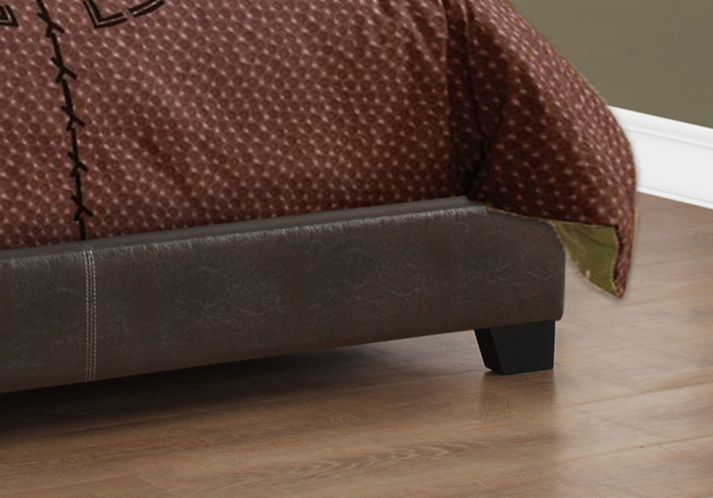 Meuble Divino single bed with PU leather upholstery, featuring a modern design and a sleek headboard.