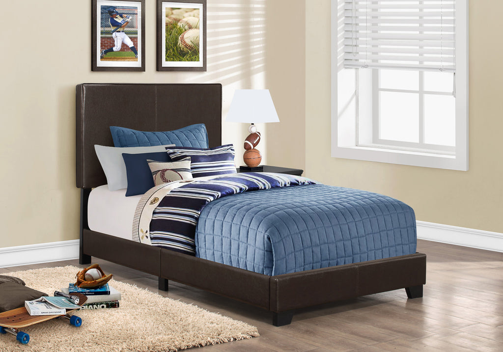 Single bed with PU leather upholstery from Meuble Divino, featuring a modern design and padded headboard.