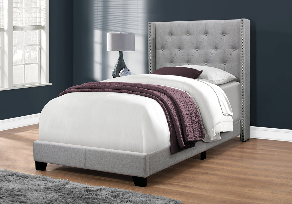Single grey tufted upholstered platform bed with nailhead trim, featuring a modern design and sturdy frame from Meuble Divino.